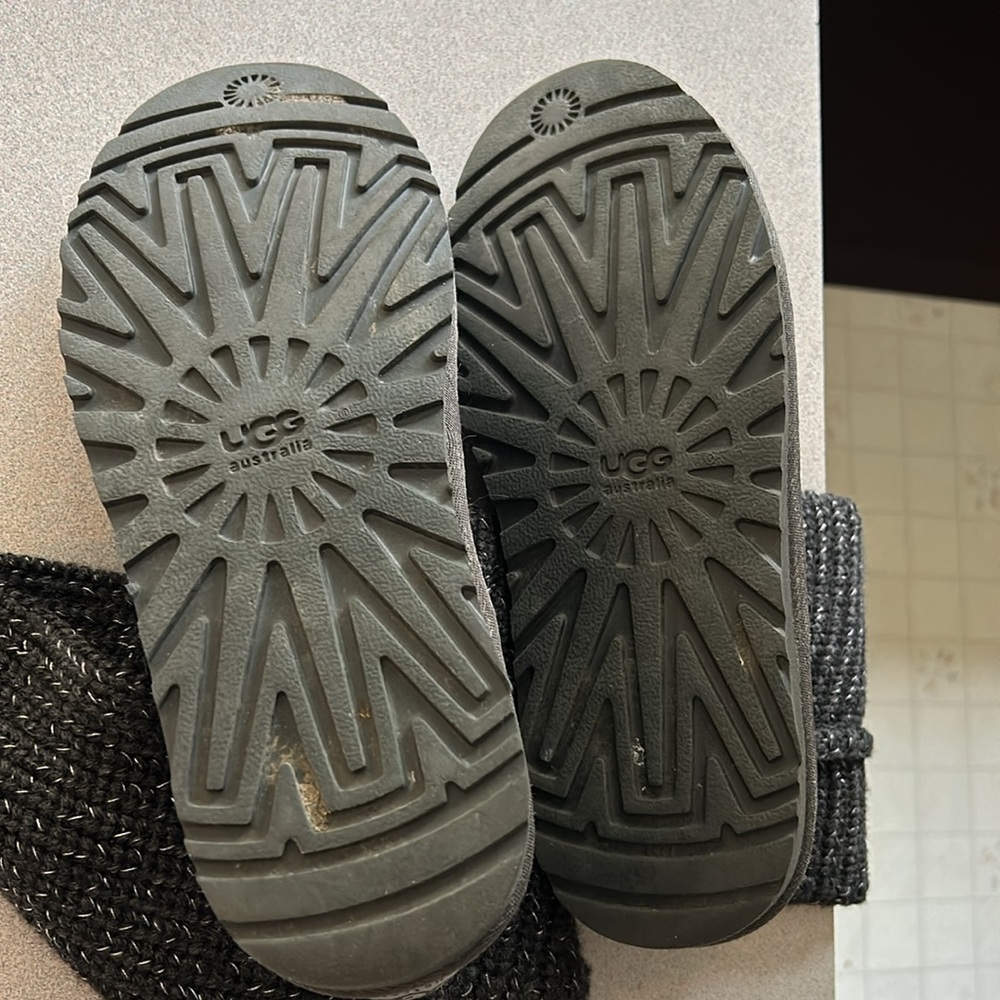 UGG BOOTS - Picture 3 of 4